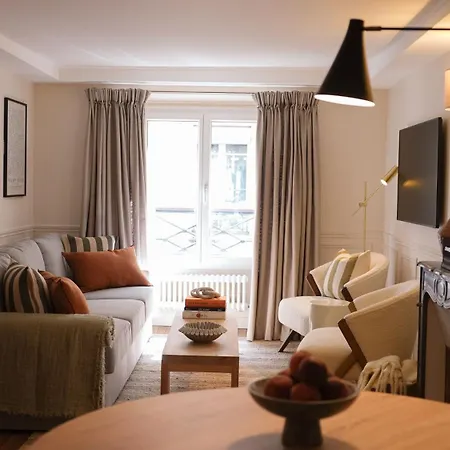 Elegance And Parisian Charm Tuileries Apartament