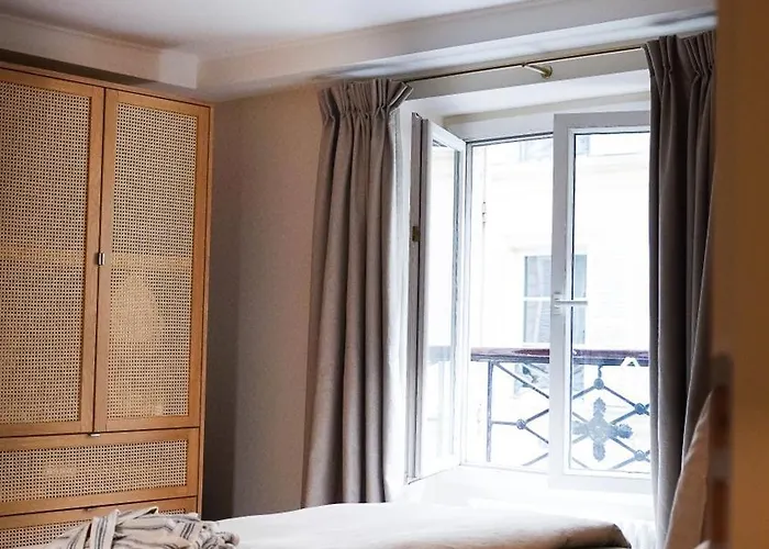 Elegance And Parisian Charm Tuileries Apartment Paris