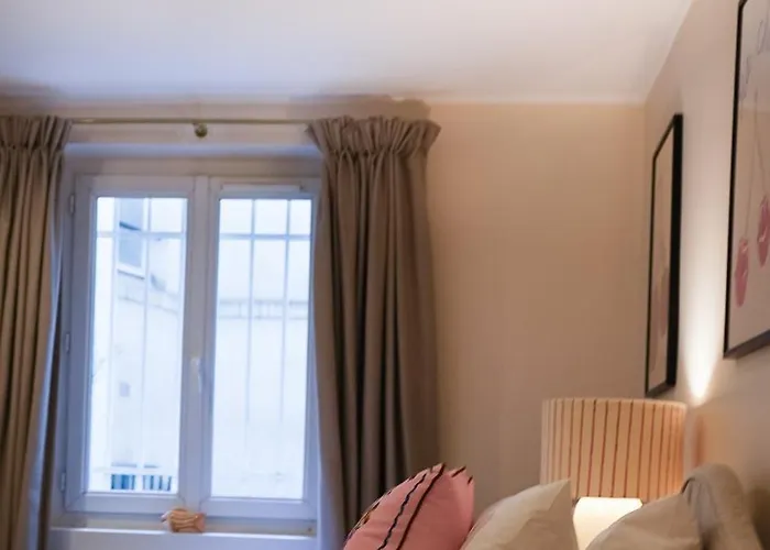 Elegance And Parisian Charm Tuileries Apartment Paris