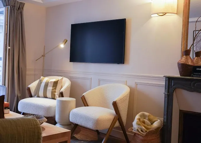 Apartment Elegance And Parisian Charm Tuileries